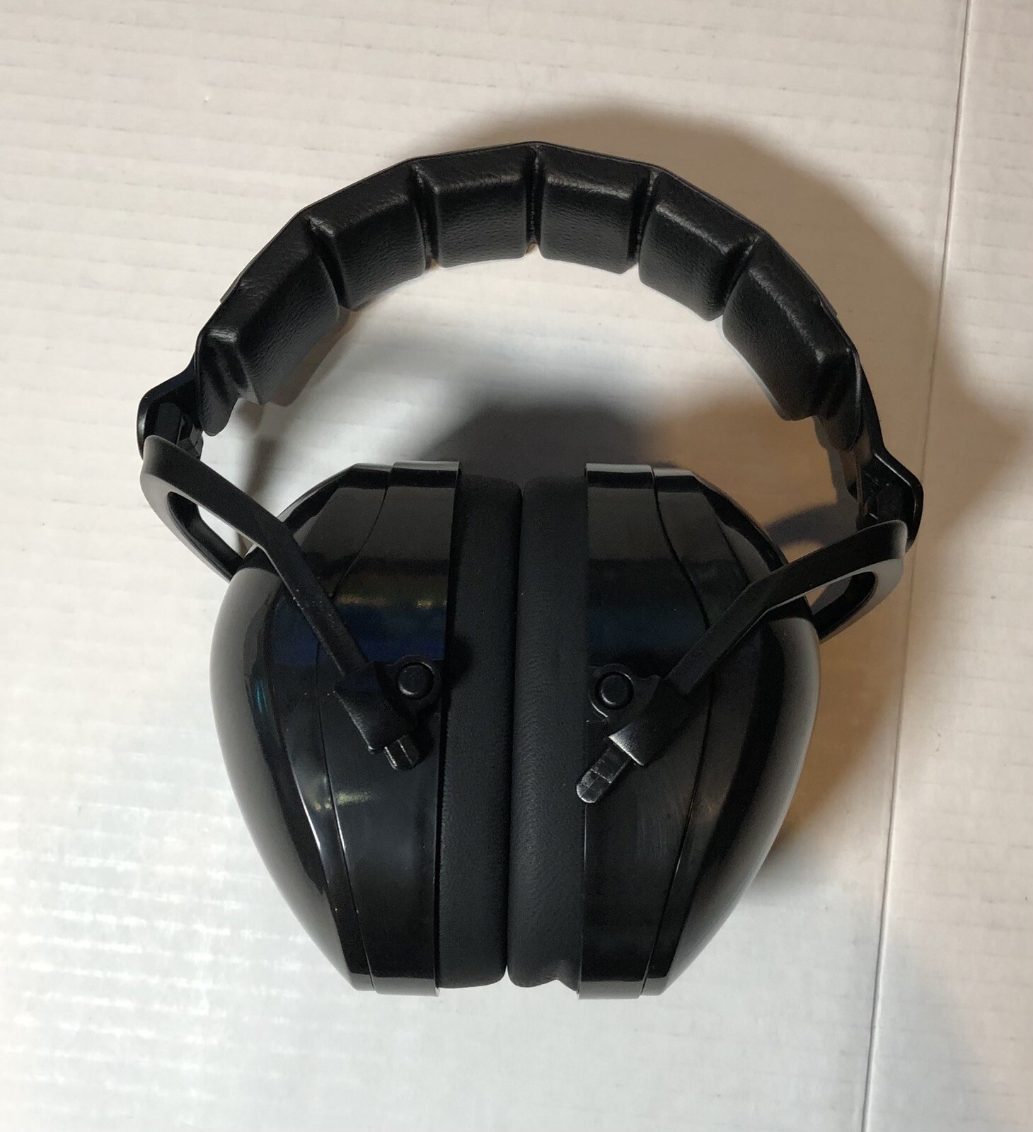 Amazon Basics Noise-Reduction Safety Earmuffs Ear Protection NRR 23Db Adults Blk
