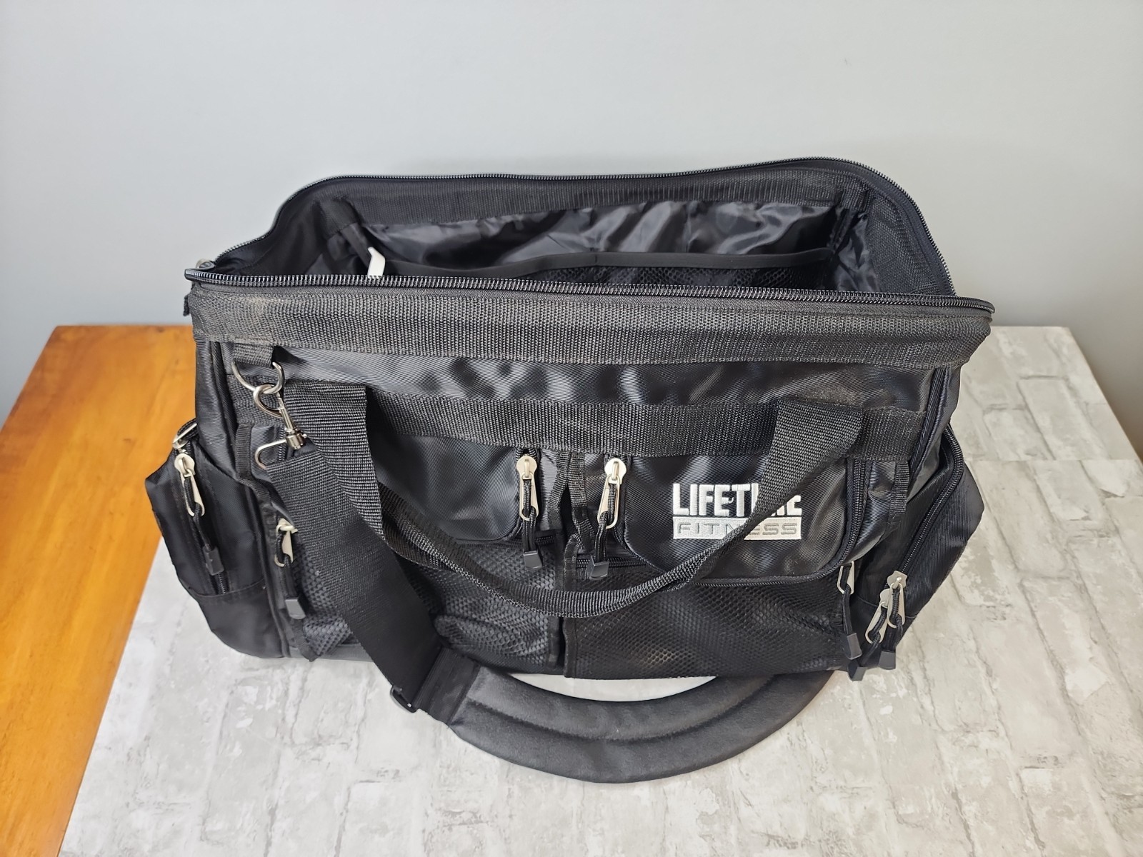 Lifetime Fitness Genuine Black Gym/Travel Duffle Bag 23” with Shoulder Strap
