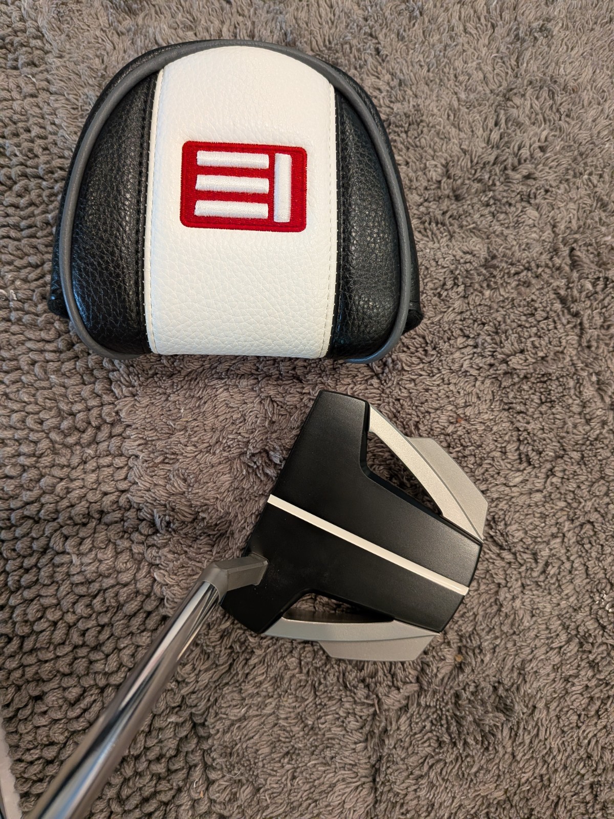 Evnroll putter EV12 in mint condition with head cover length 32.5