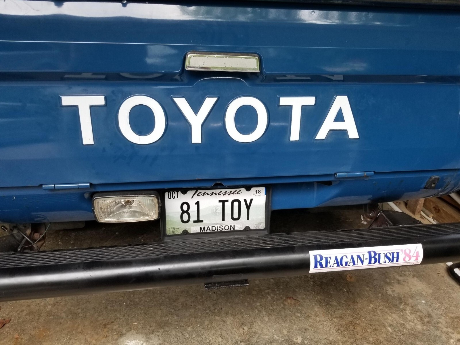 TOYOTA TAILGATE DECAL VINYL EMBLEM EMBOSSED LETTERING 1981 78-83 PICK UP HILUX